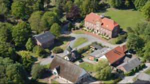 Luftaufnahme von Gelände und Gebäuden der Berufsbildenden Schule Cadenberge