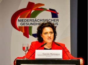 Niedersachsens Gesundheitsministerin Carola Reimann am Rednerpult beim Gesundheitspreis Niedersachsen