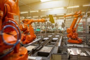 Eine Produktionstraße mit Robotern