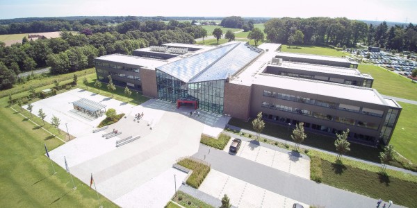 Luftbild des Gebäudes der Rosen-Gruppe in Lingen.