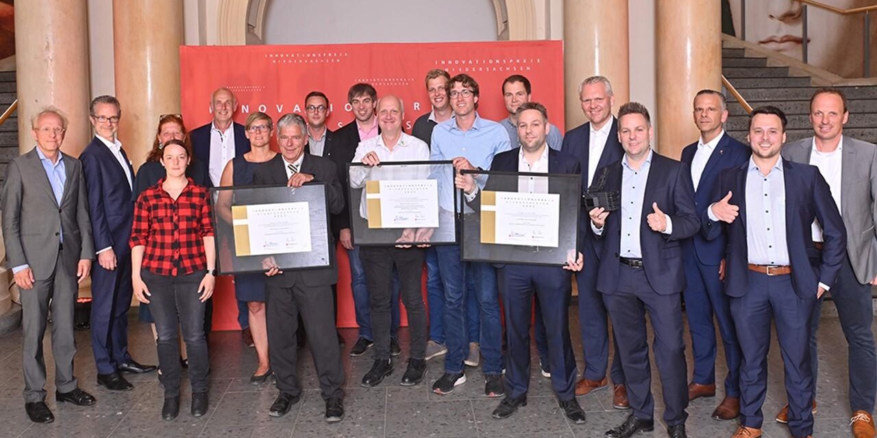 Gruppenbild der Siegerinnen und Sieger des Innovationspreises 2022.
