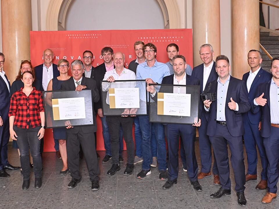 Gruppenbild der Siegerinnen und Sieger des Innovationspreises 2022.